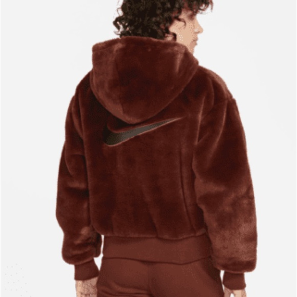 NWT NIKE Women’s Sportswear Essential Faux Fur Jacket ❤️